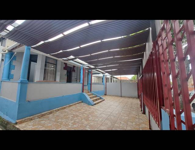 BUSINESS FOR SALE IN STAMFORD HILL